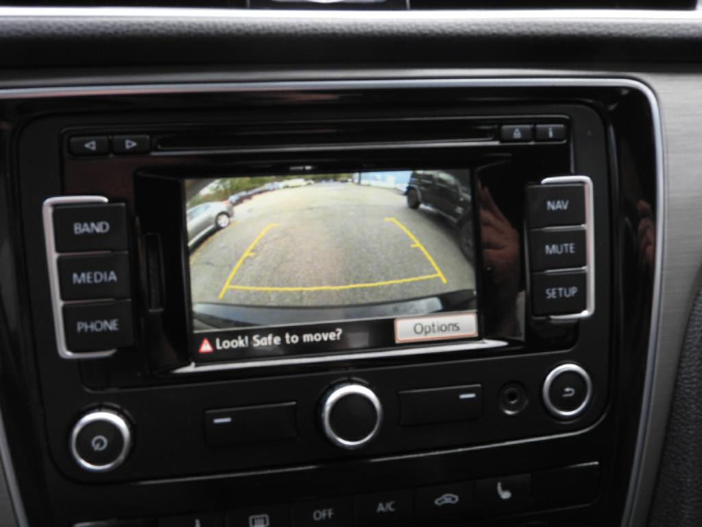 2014 Volkswagen Passat Image 13