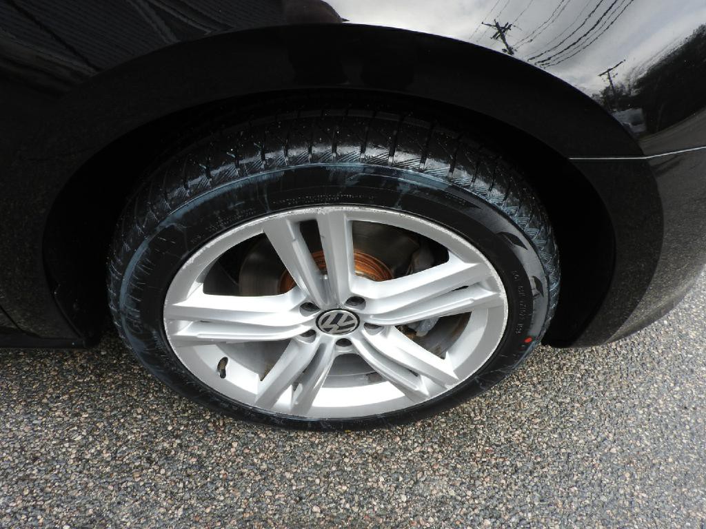 2014 Volkswagen Passat Image 16