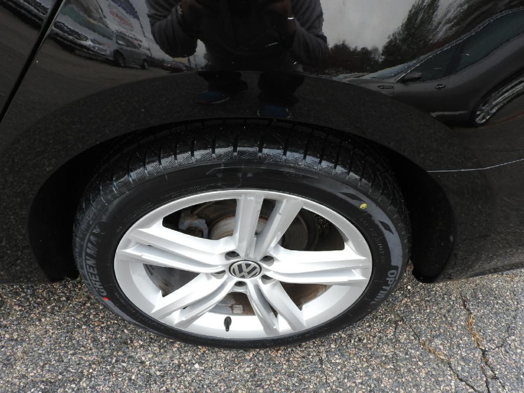 2014 Volkswagen Passat Image 17