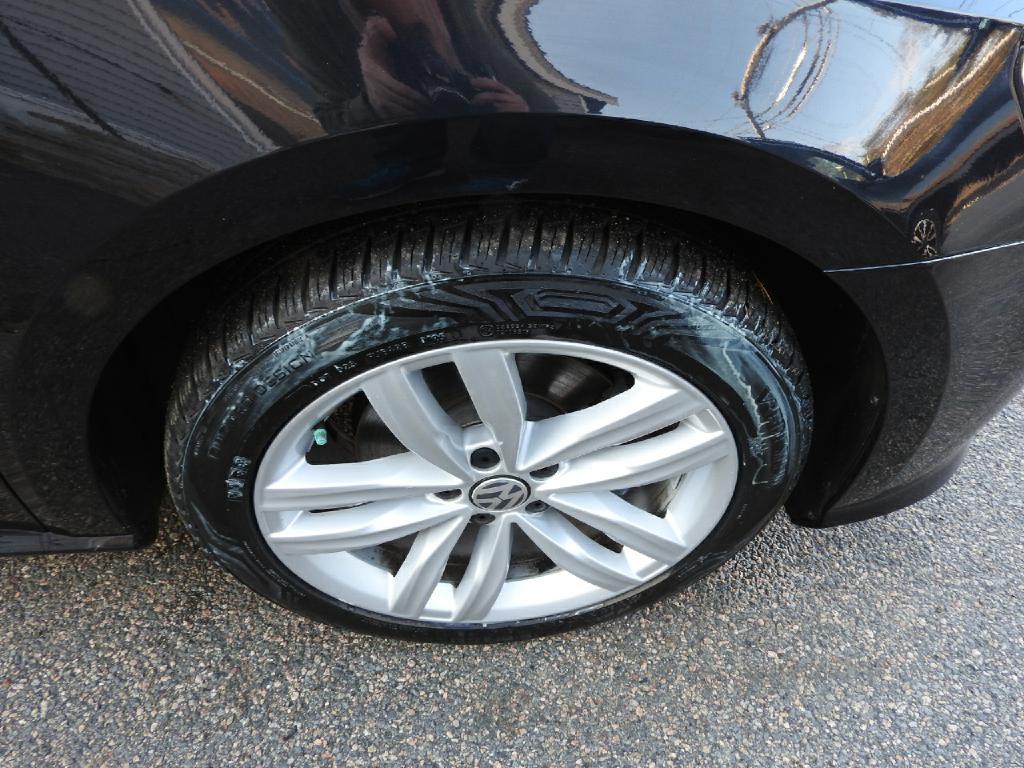 2018 Volkswagen Passat Image 18