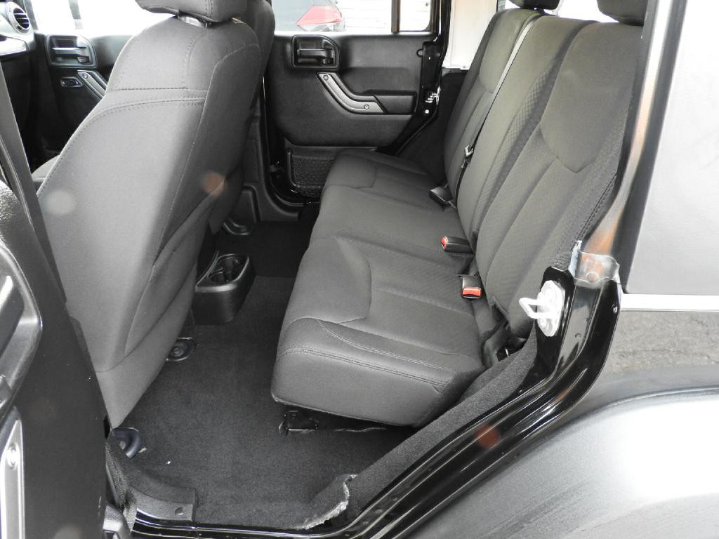 2015 Jeep Wrangler Image 9