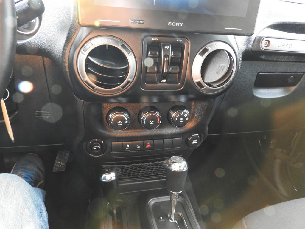 2015 Jeep Wrangler Image 12