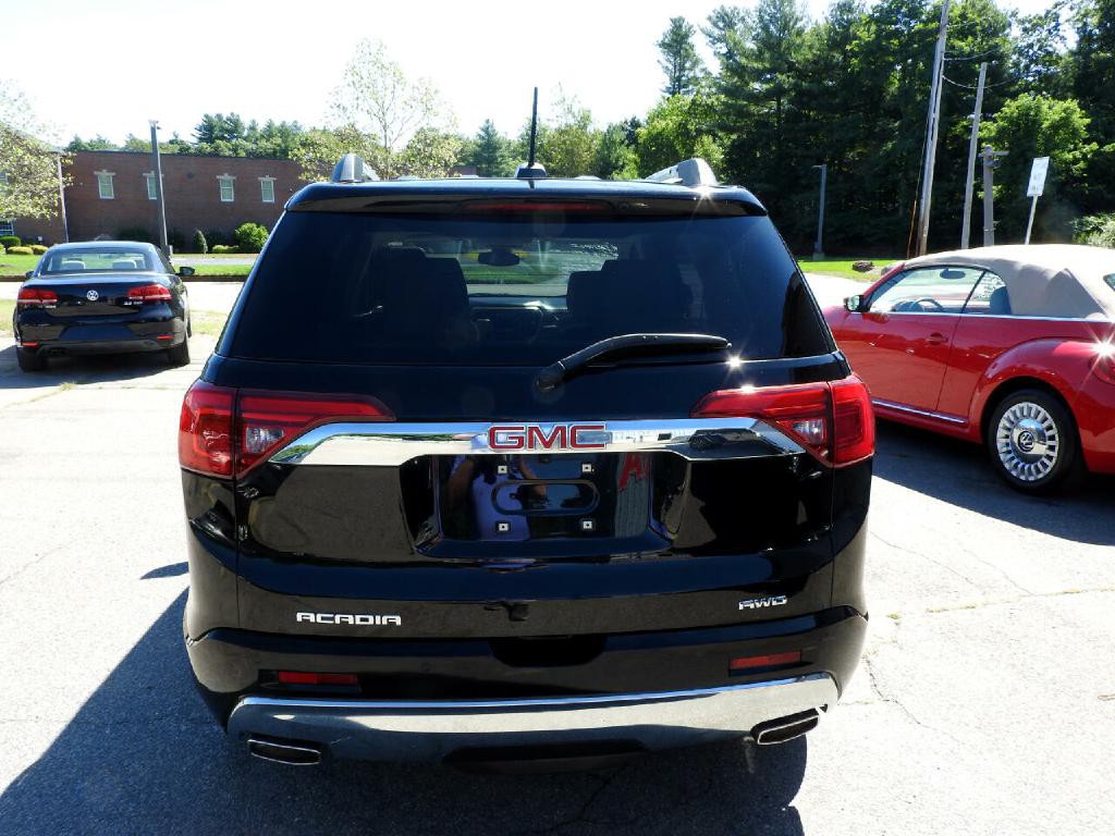 2017 GMC Acadia Image 4