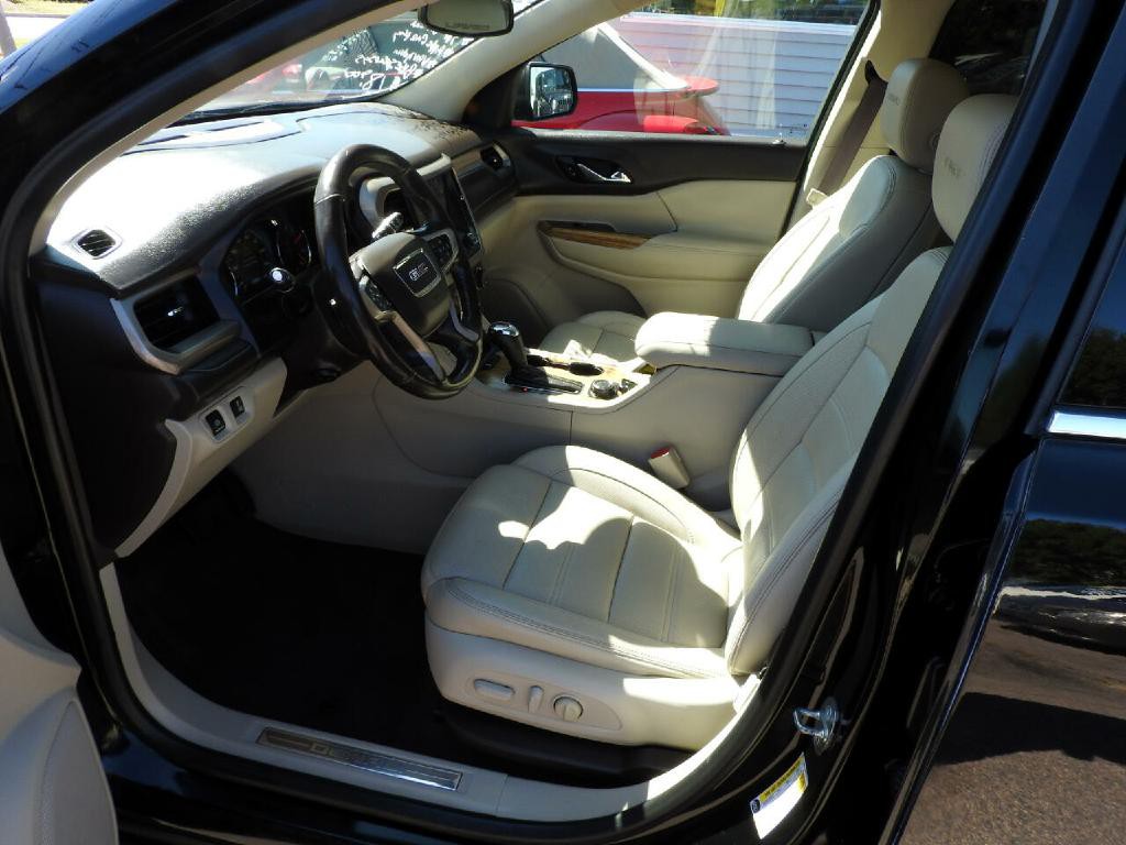 2017 GMC Acadia Image 7