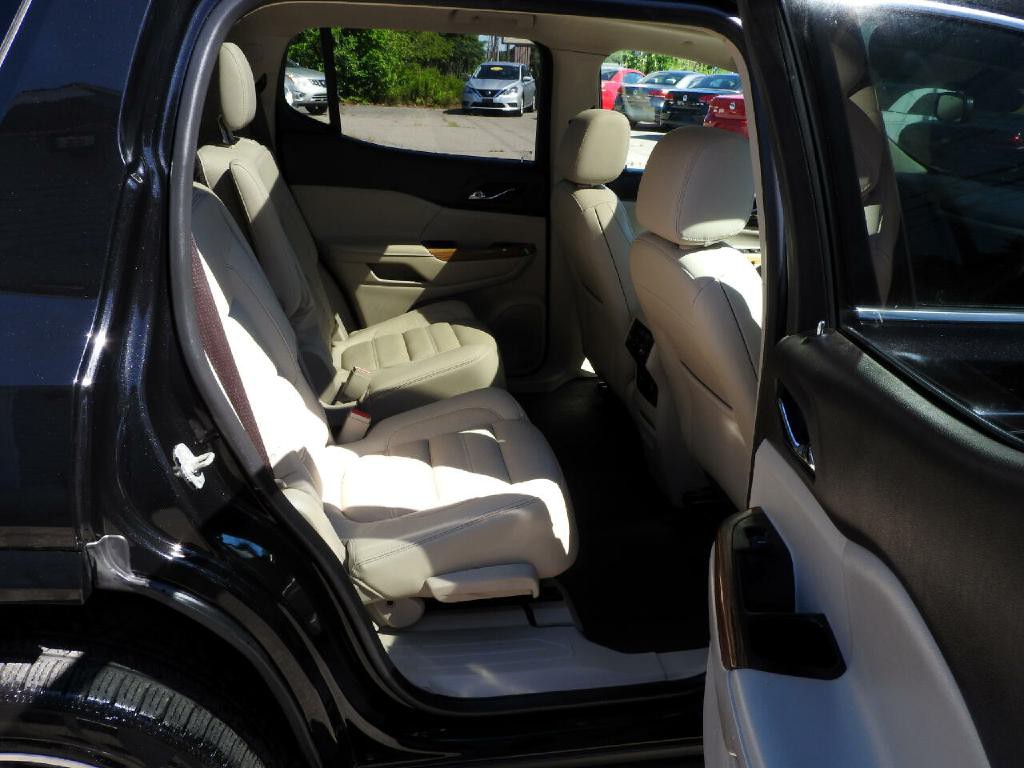 2017 GMC Acadia Image 9