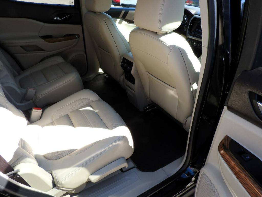 2017 GMC Acadia Image 11