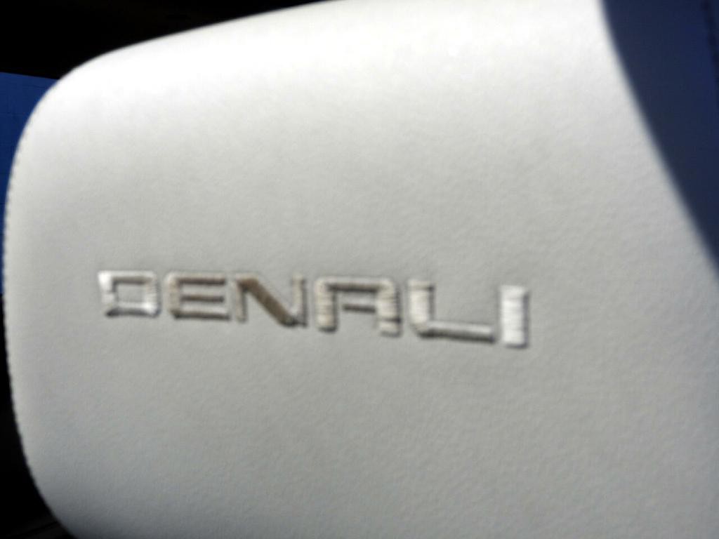 2017 GMC Acadia Image 18