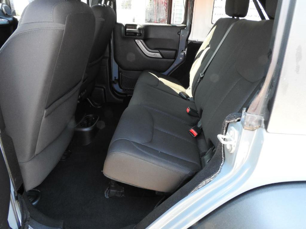 2015 Jeep Wrangler Image 9