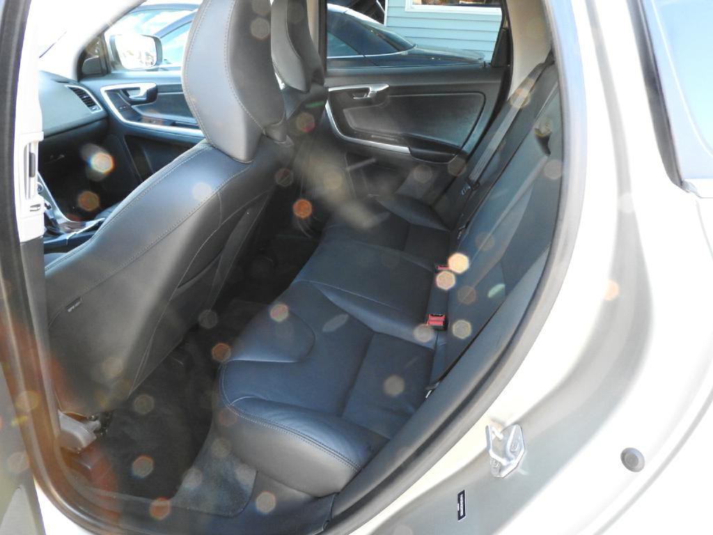 2016 Volvo XC60 Image 6