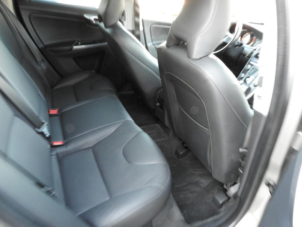 2016 Volvo XC60 Image 7