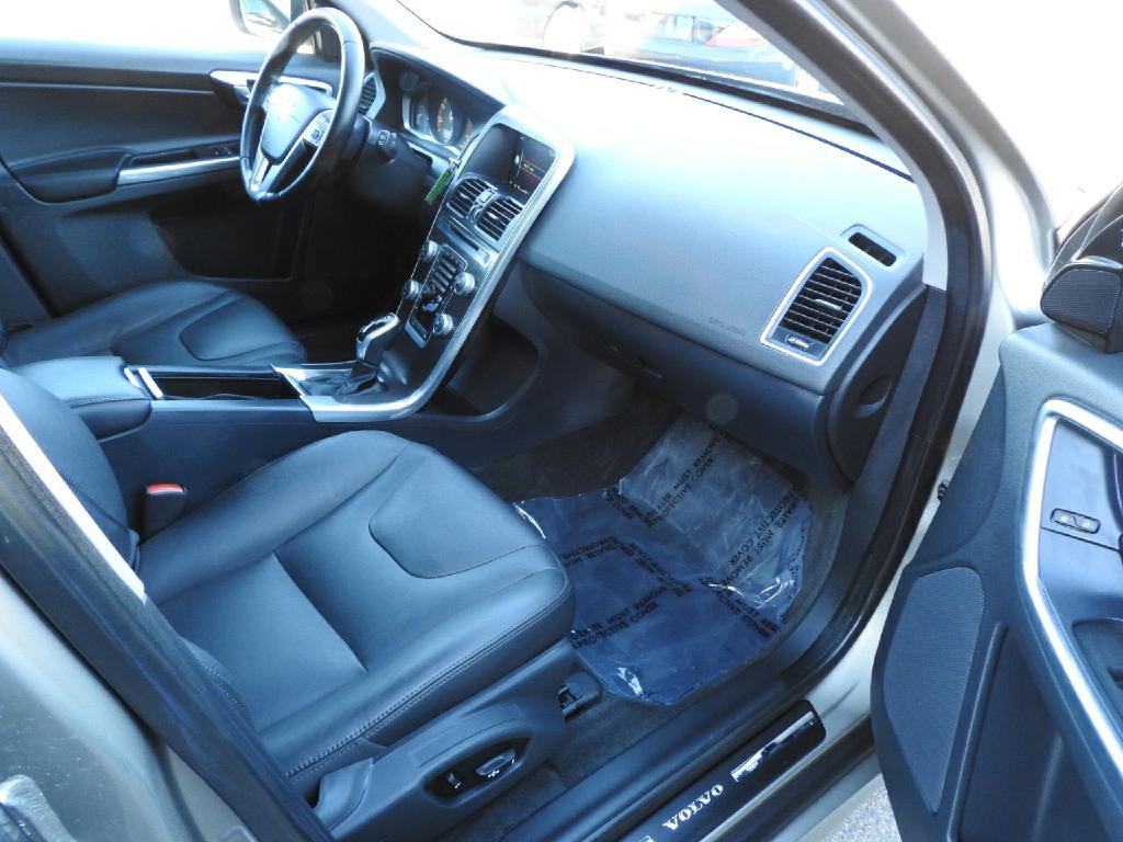 2016 Volvo XC60 Image 8