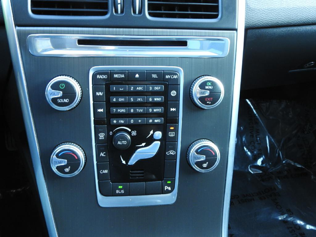 2016 Volvo XC60 Image 16