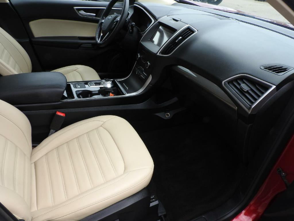 2019 Ford Edge Image 8