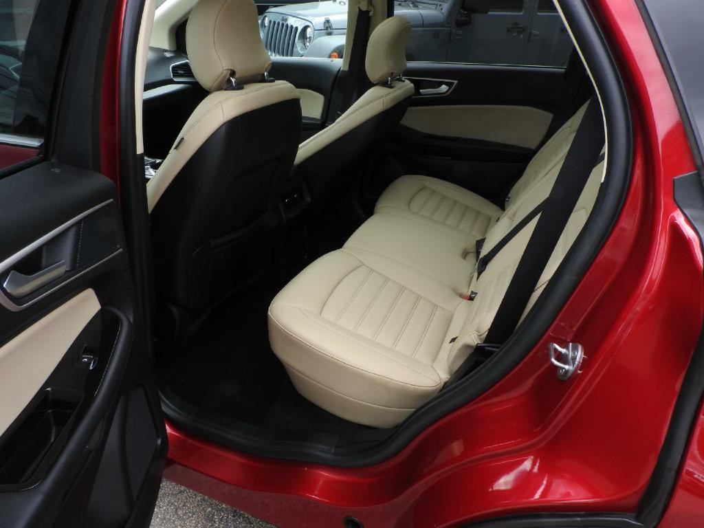 2019 Ford Edge Image 9
