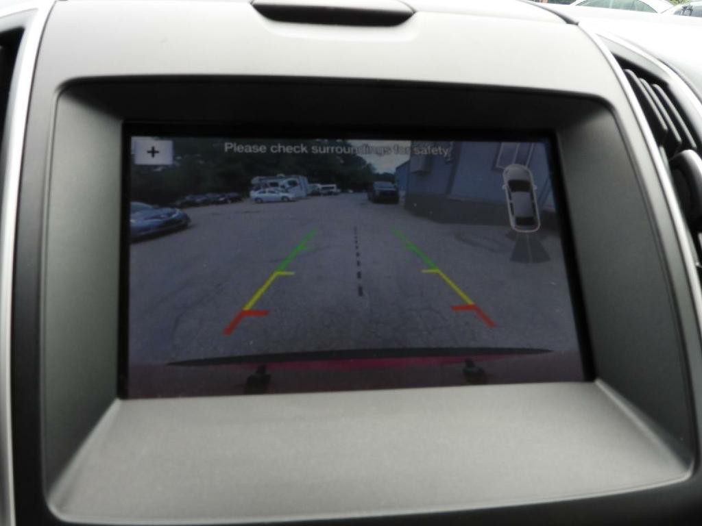 2019 Ford Edge Image 12