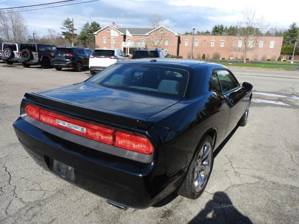 2014 Dodge Challenger Image 4