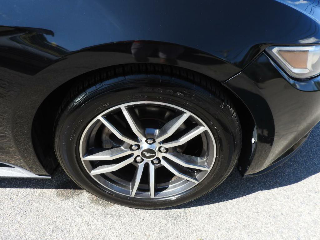 2017 Ford Mustang Image 21
