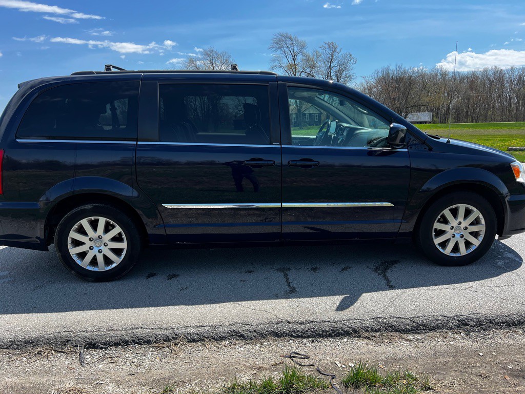 2014 Chrysler Town & Country Image 6