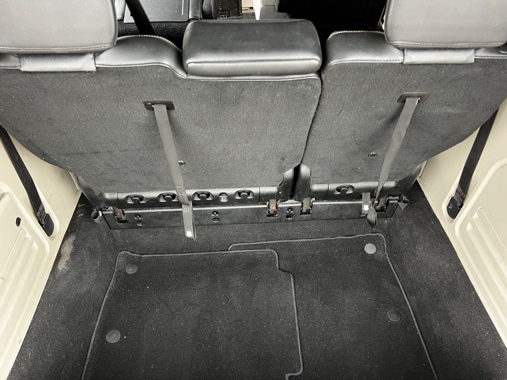2014 Chrysler Town & Country Image 17