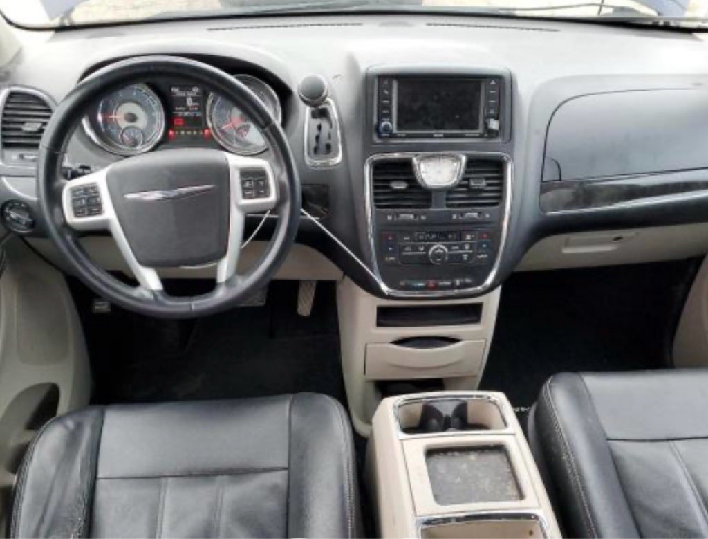 2014 Chrysler Town & Country Image 18