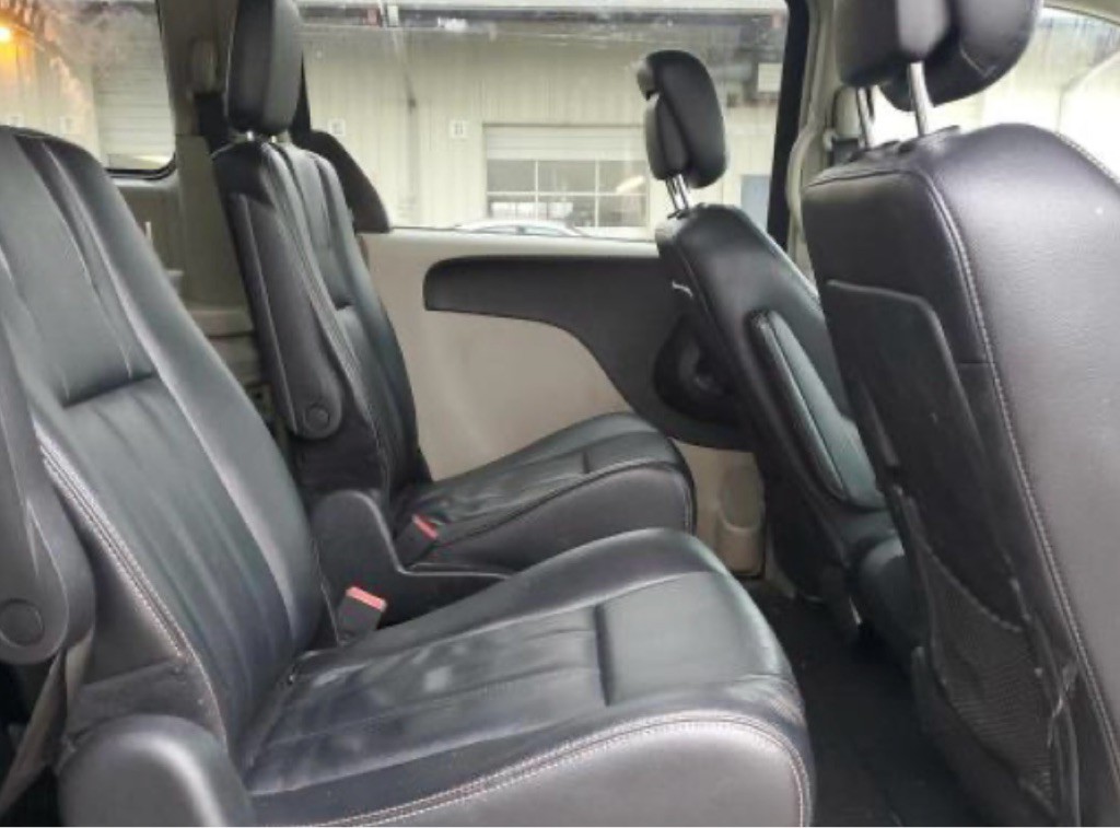 2014 Chrysler Town & Country Image 20