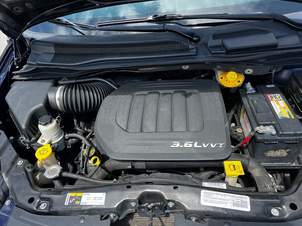 2014 Chrysler Town & Country Image 21