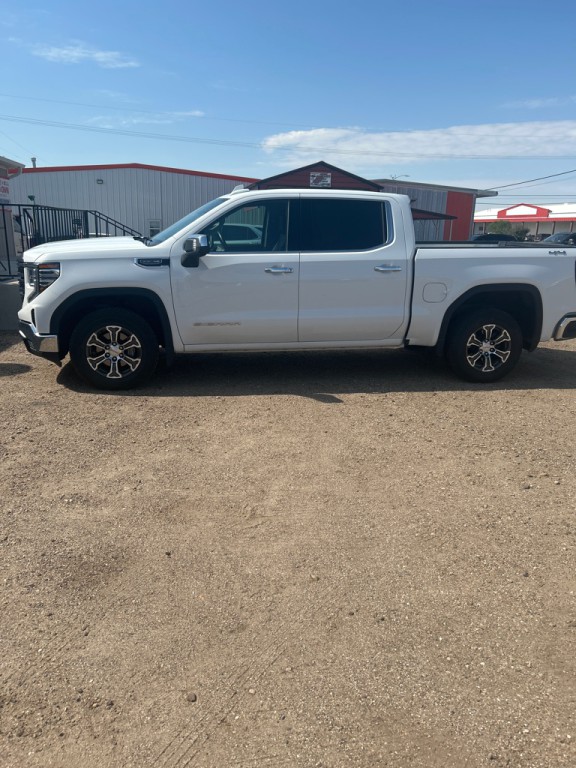 2024 GMC Sierra Image 2