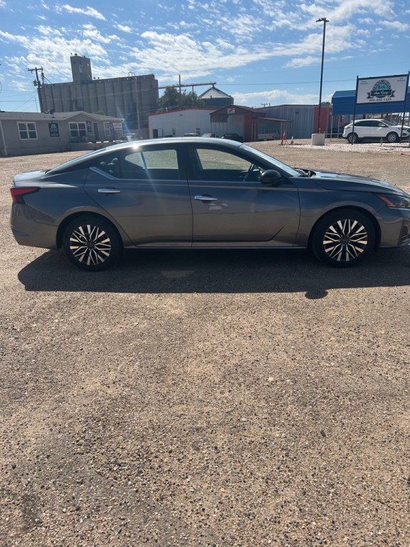 2024 Nissan Altima Image 2