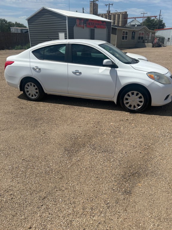 2012 Nissan Versa Image 2