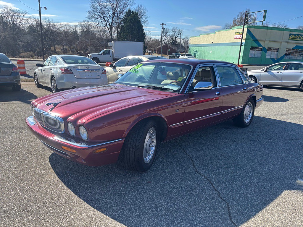 2000 Jaguar XJ Image 2