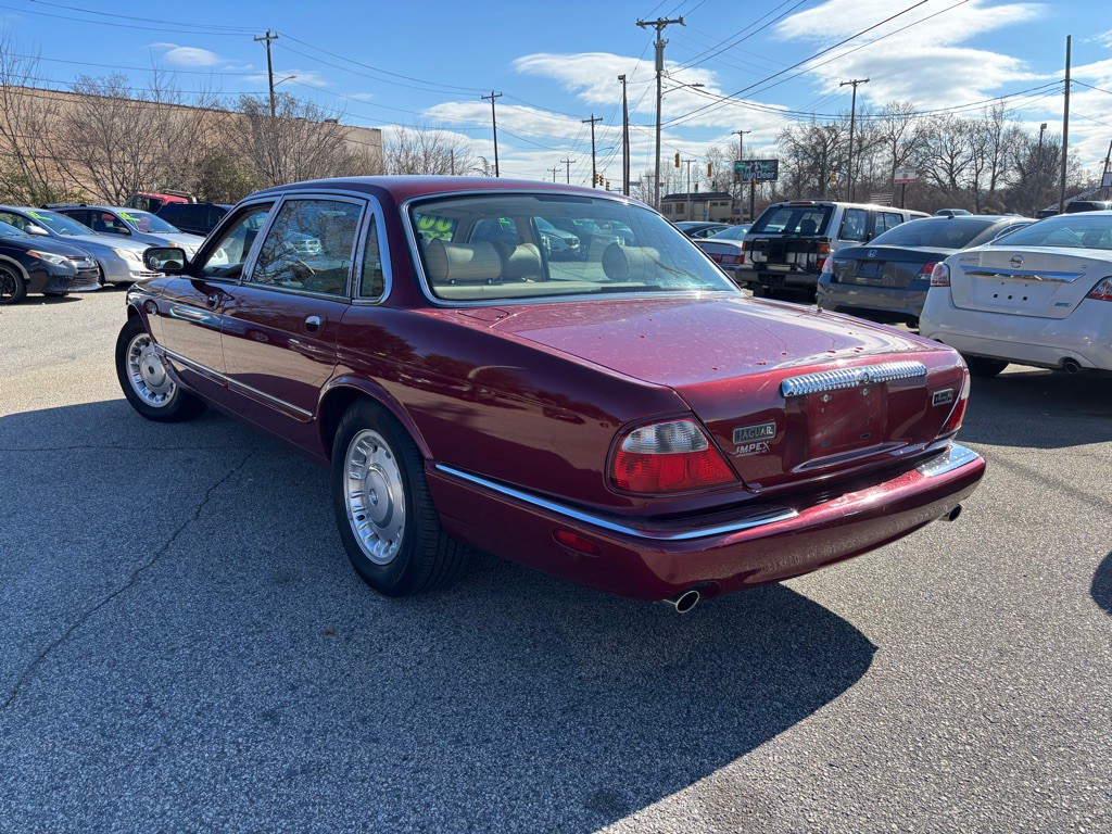 2000 Jaguar XJ Image 3