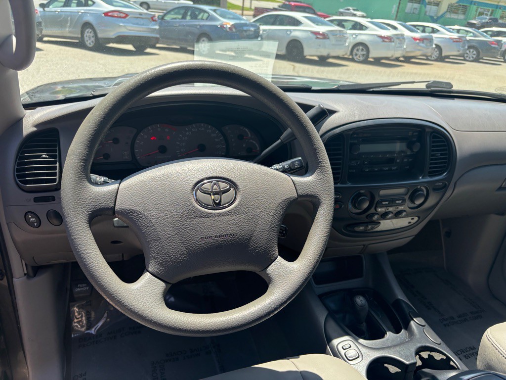 2003 Toyota Sequoia Image 5