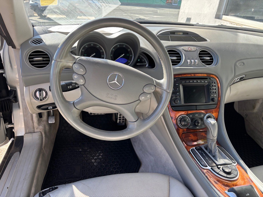 2003 Mercedes-Benz SL-Class Image 4