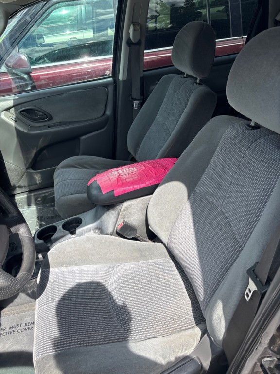 2004 Mazda Tribute Image 4