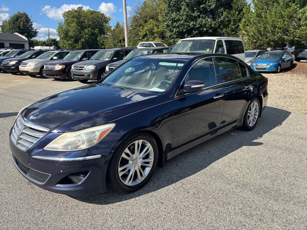 2012 Hyundai Genesis Image 1