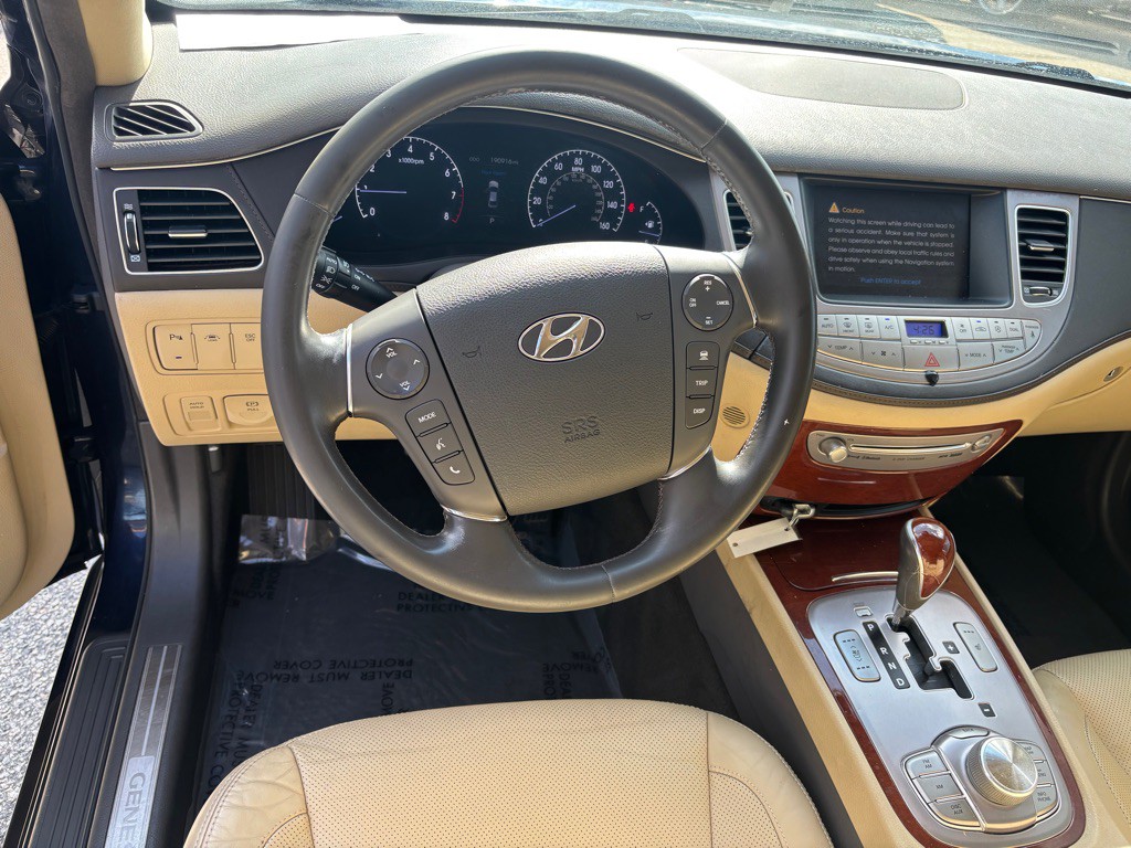 2012 Hyundai Genesis Image 4