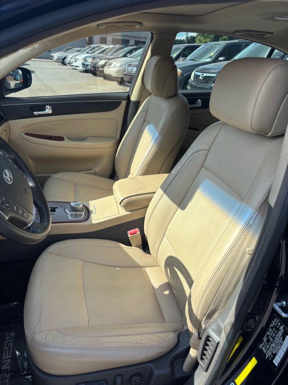 2012 Hyundai Genesis Image 5