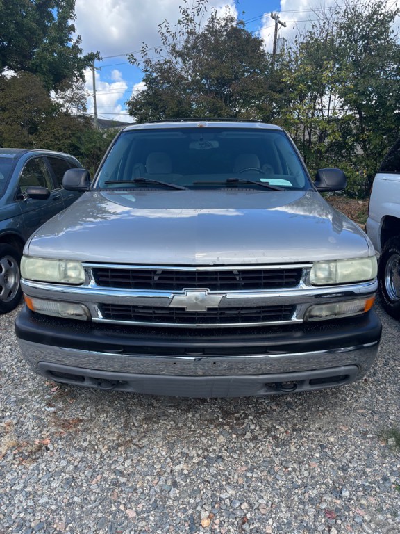 2004 Chevrolet Tahoe Image 2