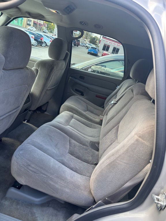 2004 Chevrolet Tahoe Image 5