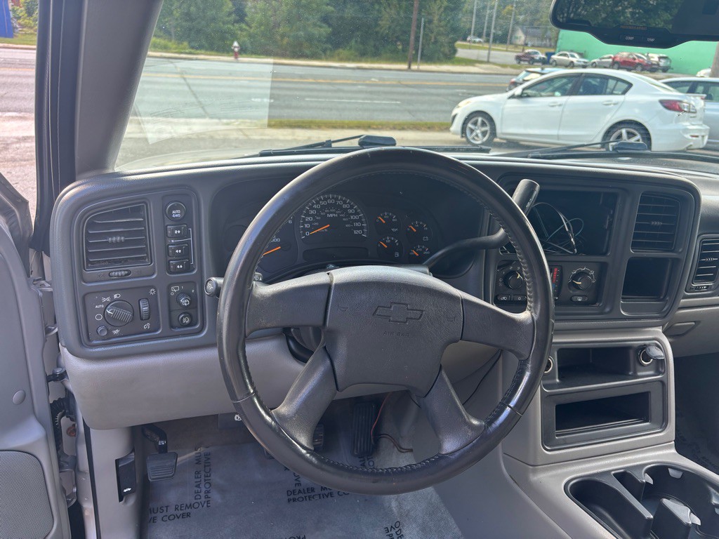 2004 Chevrolet Tahoe Image 6