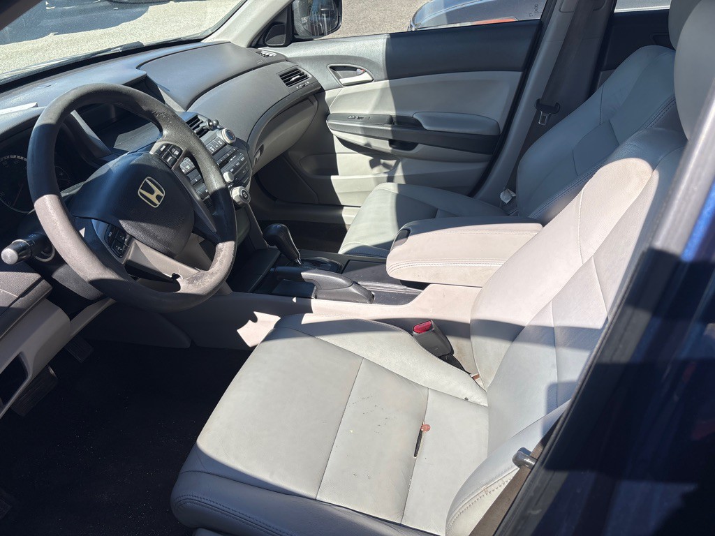 2010 Honda Accord Image 3