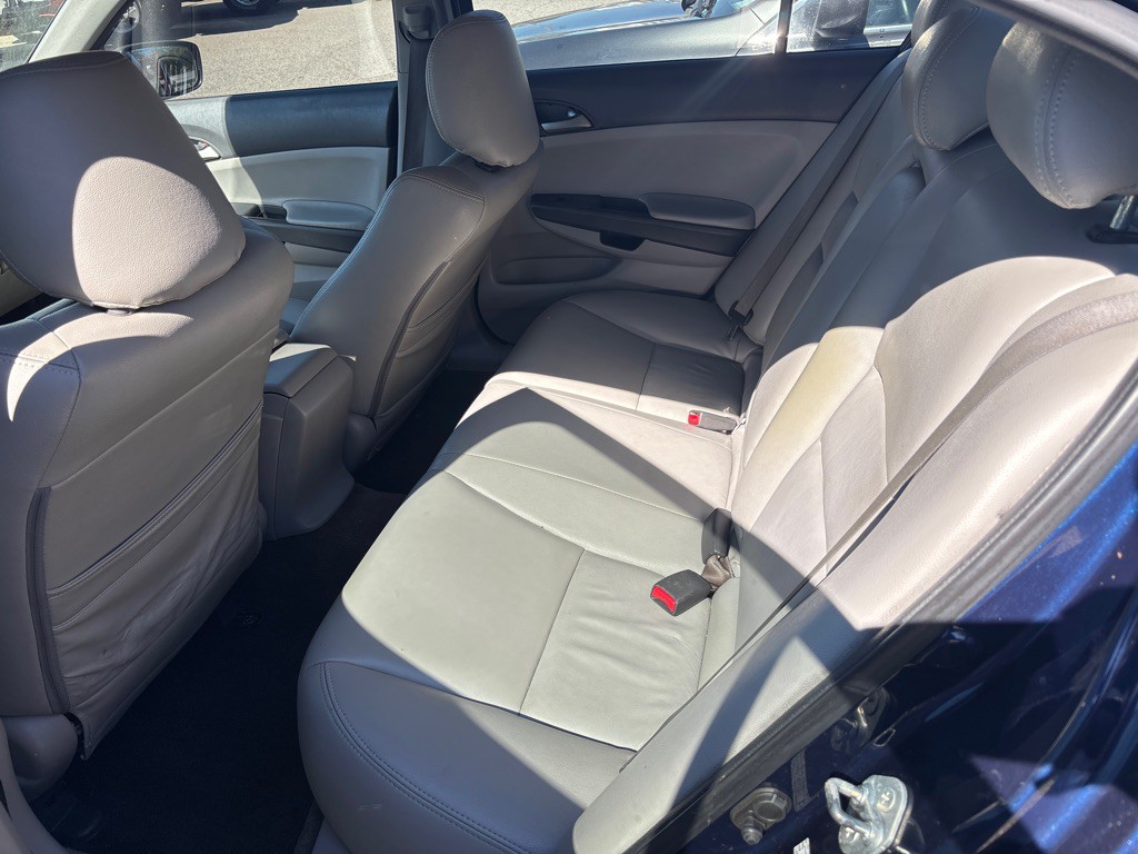 2010 Honda Accord Image 4