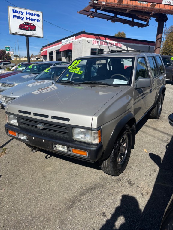 1995 Nissan Pathfinder Image 1