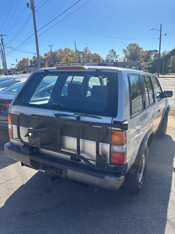 1995 Nissan Pathfinder Image 3