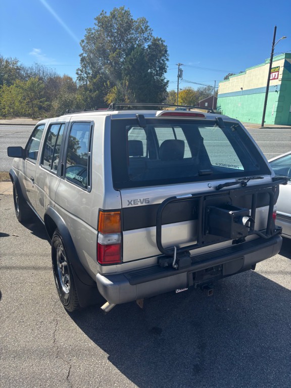 1995 Nissan Pathfinder Image 4