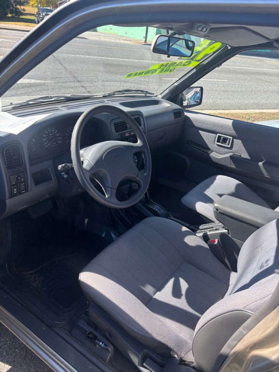 1995 Nissan Pathfinder Image 5