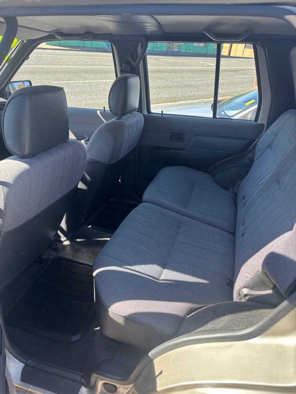 1995 Nissan Pathfinder Image 7