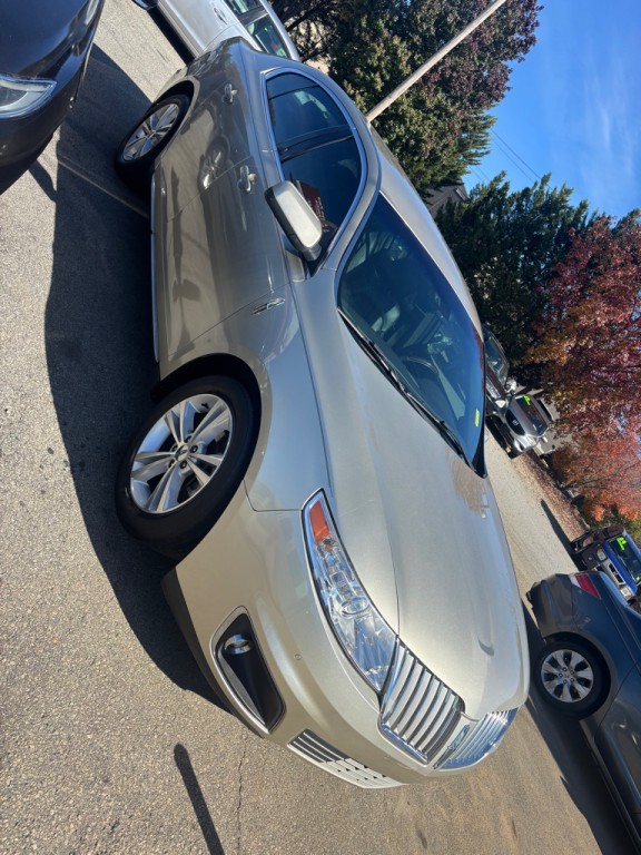 2010 Lincoln MKS Image 2