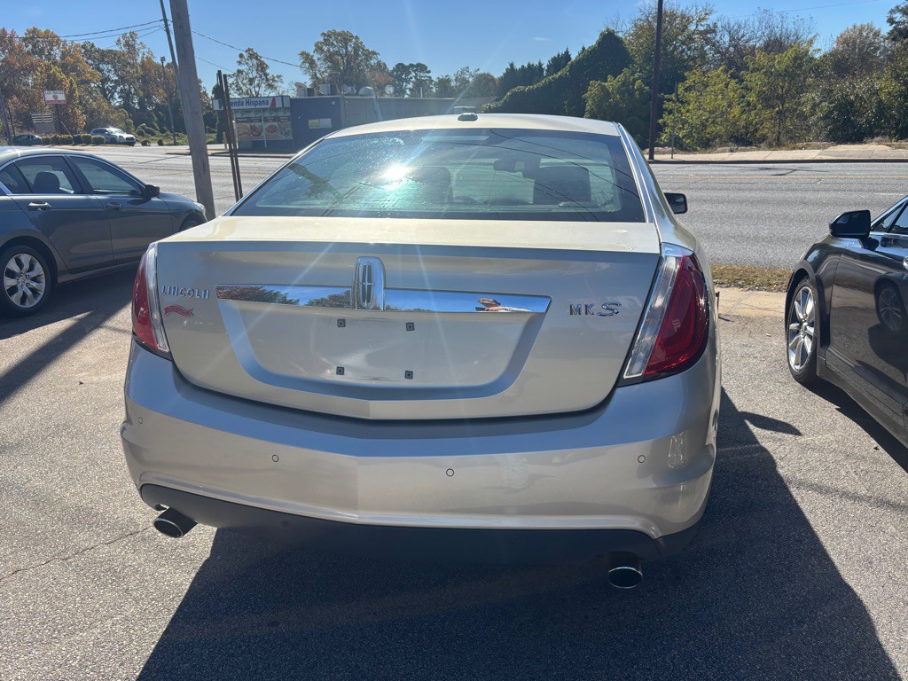 2010 Lincoln MKS Image 3