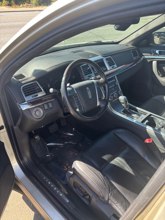 2010 Lincoln MKS Image 4